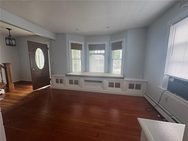 Building Photo - 67 Hall Ave