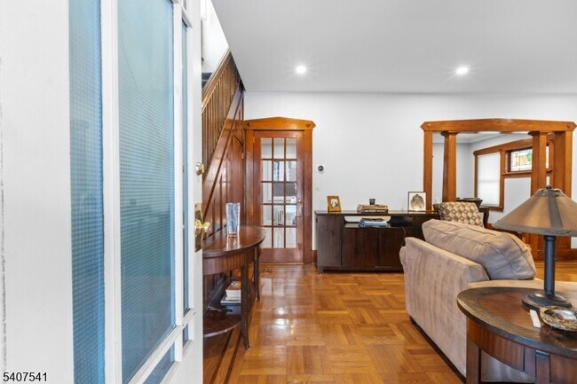 Building Photo - 199 E 7th St