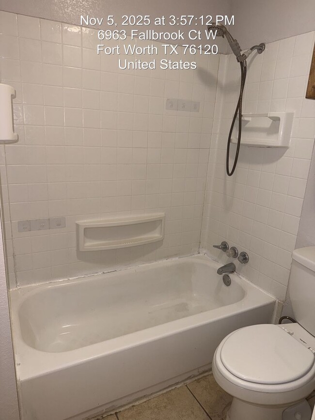 Building Photo - 6963 Fallbrook Ct W