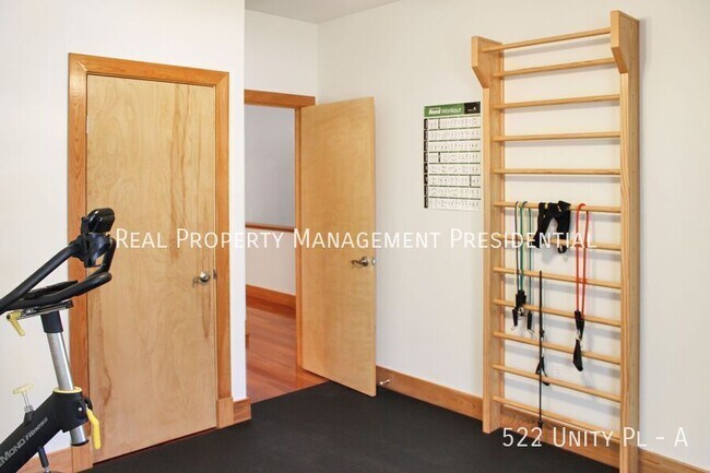 Building Photo - 522 Unity Pl