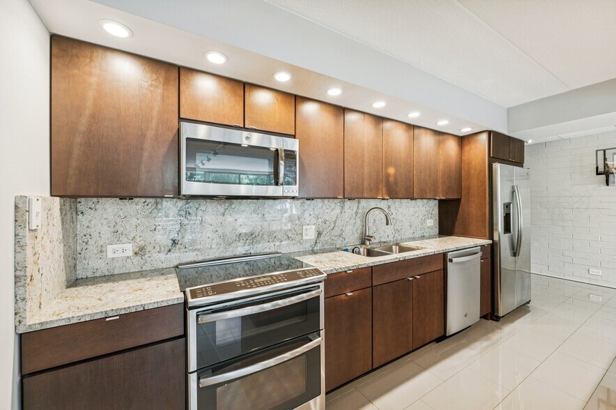 Building Photo - 630 Vernon Ave