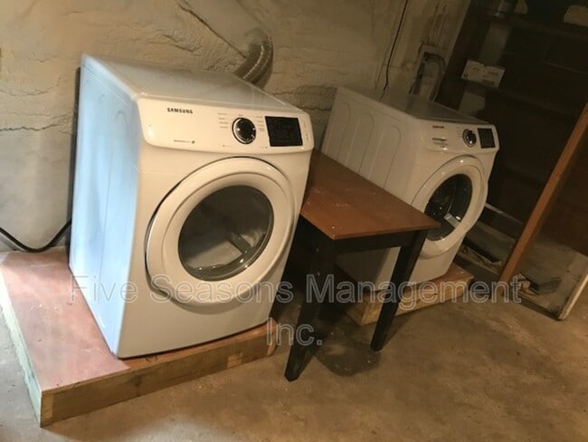 Building Photo - 392 St Paul St