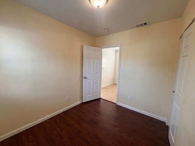 Building Photo - 285-289 Sunset Boulevard