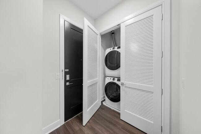 Building Photo - 121 34th St