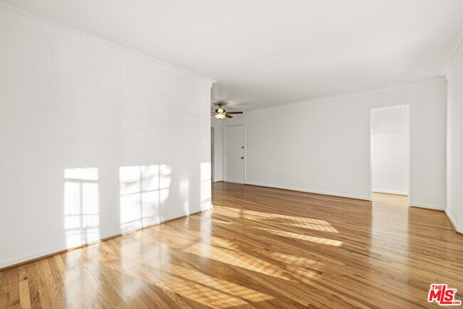 Building Photo - 5324 Vantage Ave