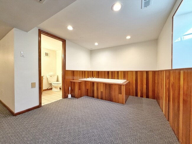 Building Photo - 6710 Wedgewood Ln