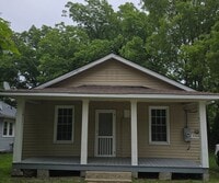 Building Photo - NEWLY REMODELED 2 BEDROOM HOUSE