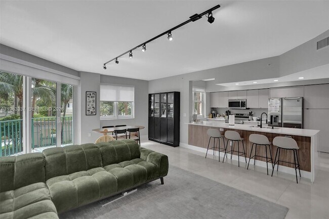 Building Photo - 20000 E Country Club Dr