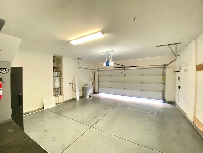 Building Photo - 3621 Vino Biano Ave