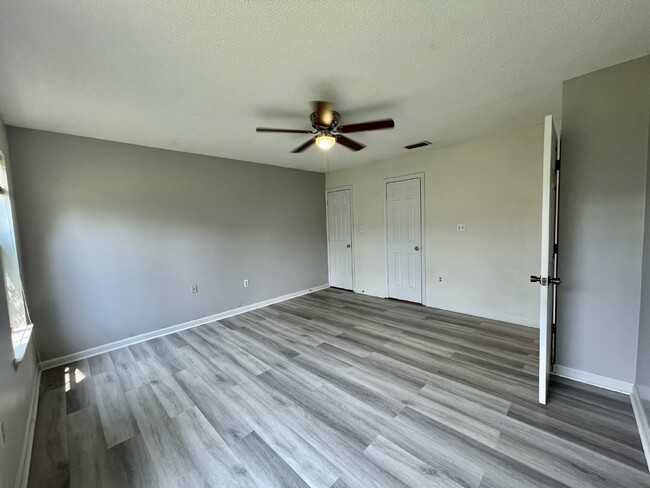 Building Photo - Home For Rent