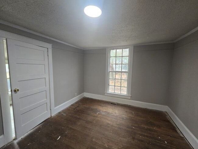 Building Photo - 230 Reynolds Ave