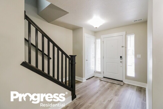 Building Photo - 574 S 2250 W