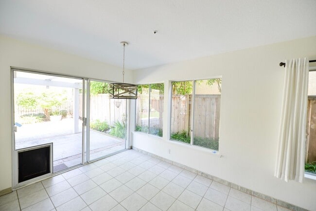 Building Photo - Charming 3 Bedroom, 2.5 Bath Home in Marbl...