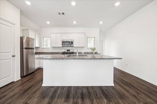 Building Photo - 26626 Daylily Grove St