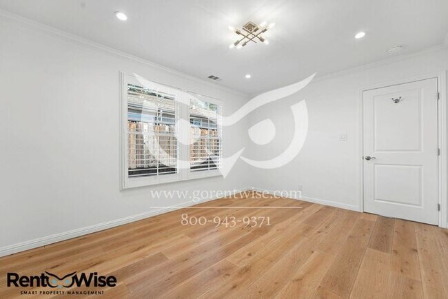 Building Photo - Short term lease only