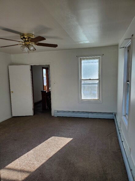 Building Photo - 1407 Main St