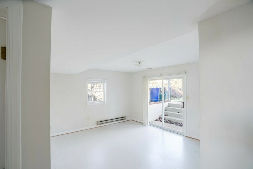 Building Photo - 8729 36th Ave