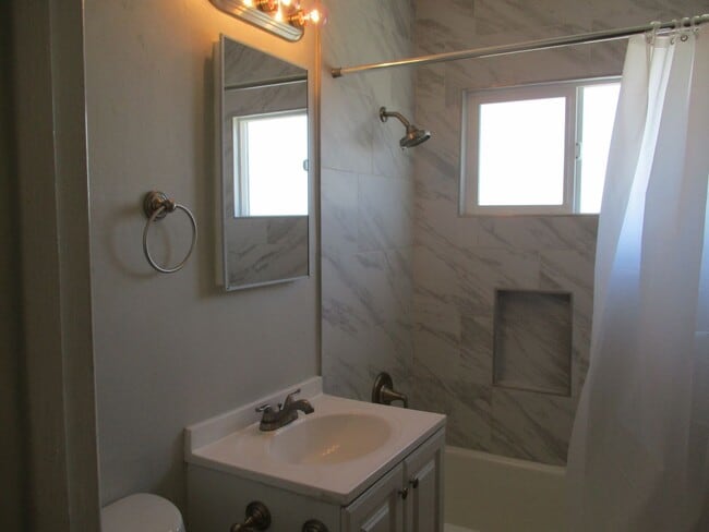 Building Photo - City Heights 1 Bdr 1 Ba 2nd floor Apartment