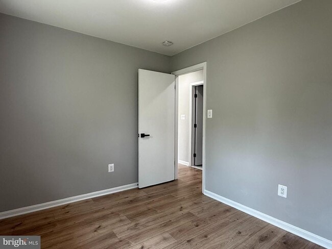 Building Photo - 5507 Kings Park Dr