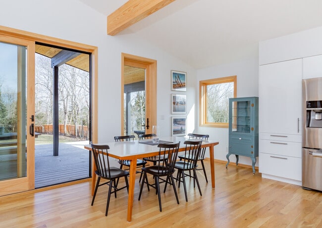 Building Photo - 22 St Mary's Rd