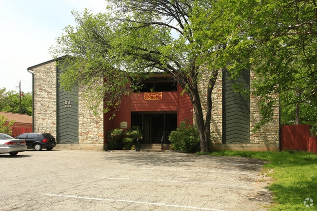 Building Photo - 4608 Bennett Ave