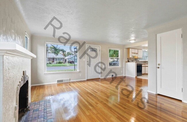 Building Photo - 2509 W Upton Ave