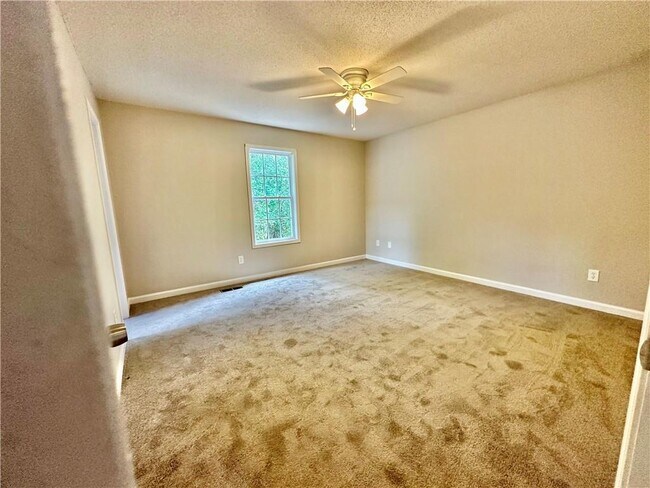 Building Photo - 380 River Trace Dr