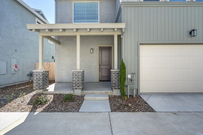 Building Photo - Fully Furnished Mid-term Rental