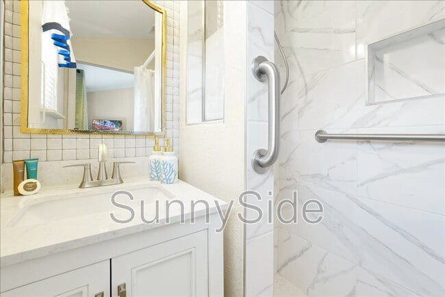 Building Photo - 42 Nottingham Way