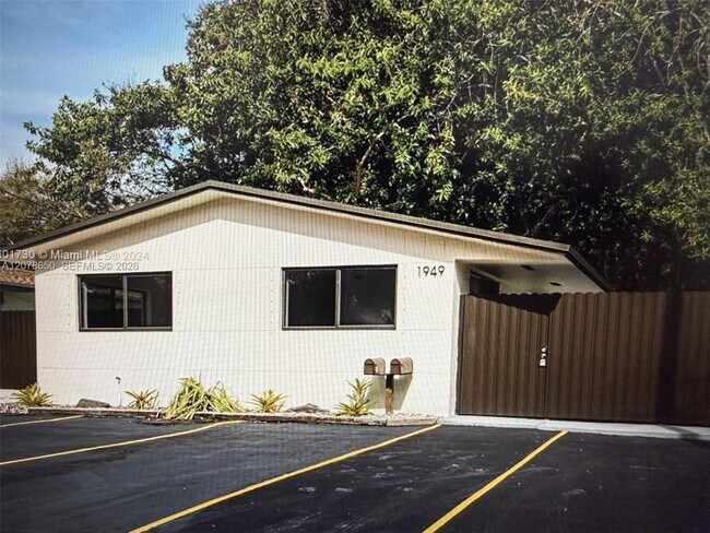 Building Photo - 1949 Riverside Dr