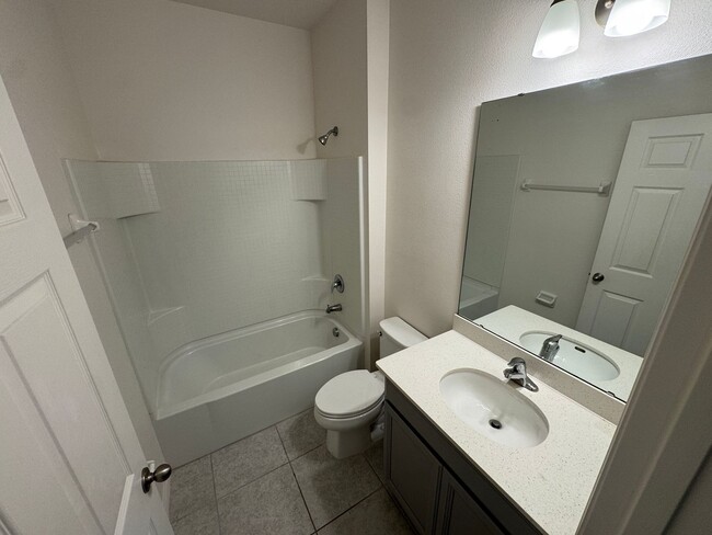 Building Photo - Available Now! Spacious 3-Bedroom Townhome with Fenced Yard in Winter Garden – Washer and Dryer I...