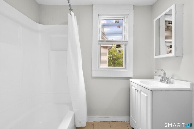 Building Photo - 693 Dixwell Ave