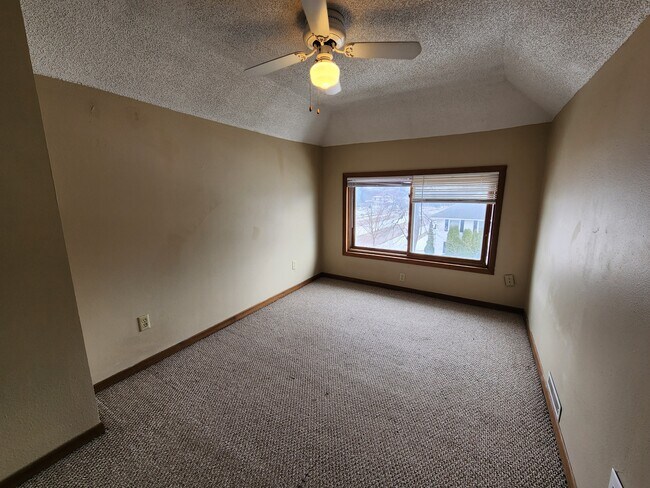 Building Photo - 604 W Seerley Blvd