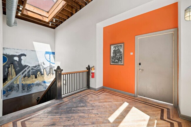 Building Photo - 1550 N Damen Ave