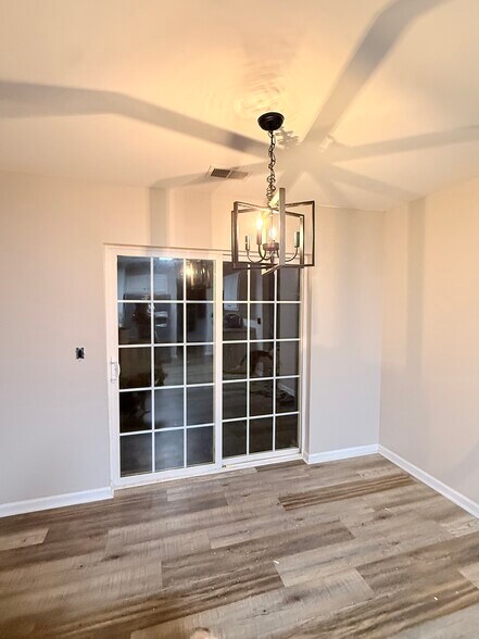 Breakfast area - 424 W Abington Way