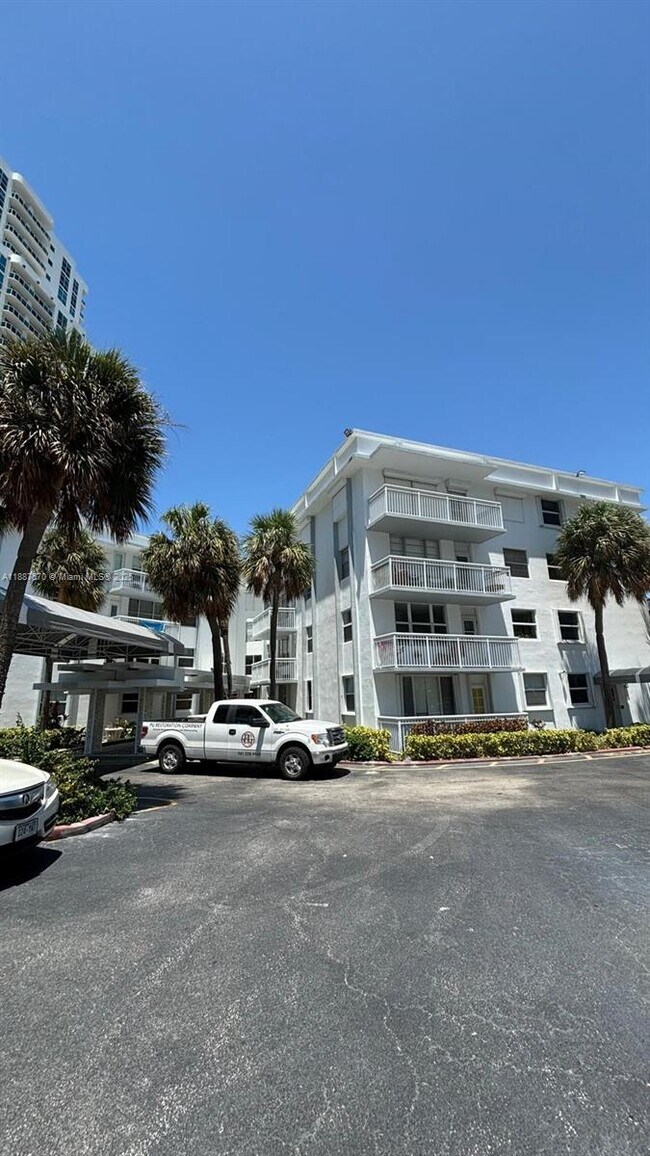 Building Photo - 1913 S Ocean Dr