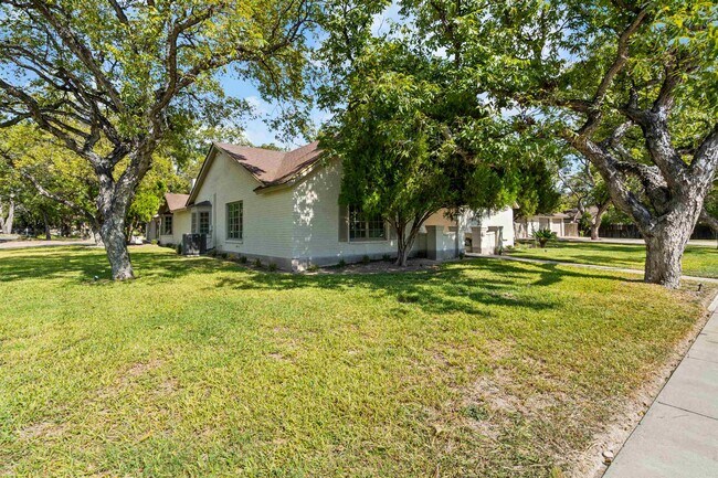 Building Photo - 106 Angela Dr