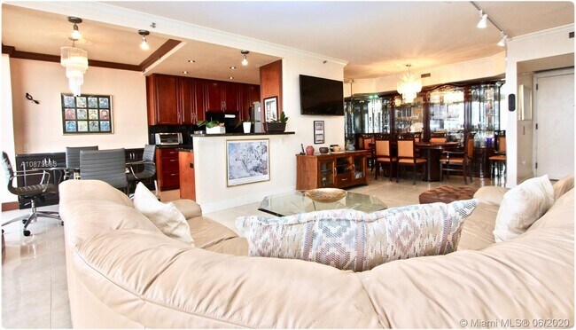 Building Photo - 4000 Island Blvd