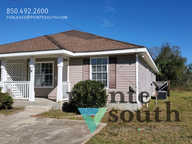 Primary Photo - Dashing Duplex near Downtown Pensacola!