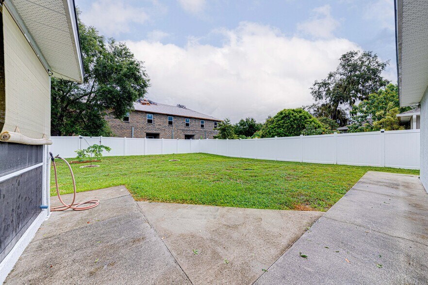 Building Photo - 1176 Lake Pl Ct