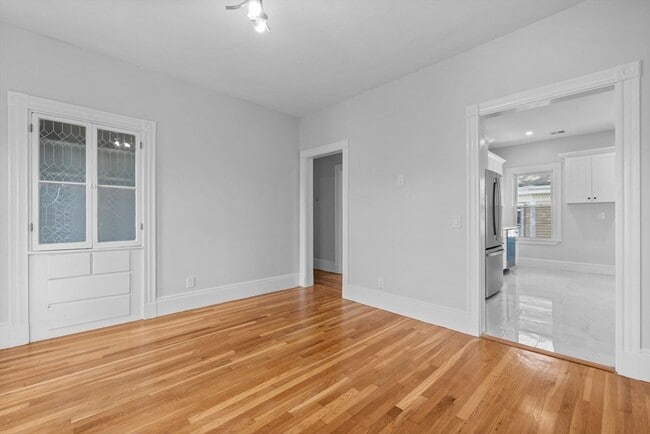 Building Photo - 67 Romsey St