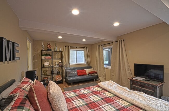 Building Photo - Beautifully Renovated Craftsman with Private Yard & Guest Suite in Prime Bankers Hill