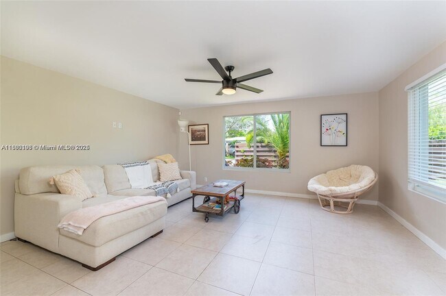 Building Photo - 510 SW 16th Ct