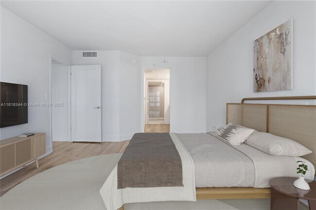 Building Photo - 555 NE 34th St
