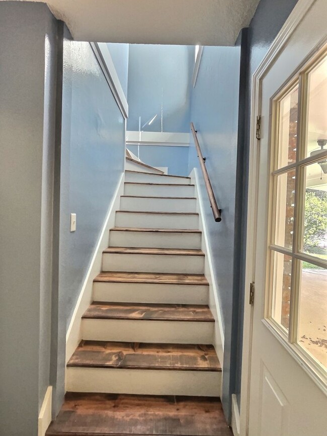 Building Photo - Spacious 4 bedroom home in Ocean Springs!