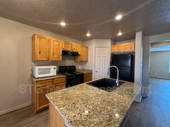 Building Photo - 3155 S Hidden Valley Dr