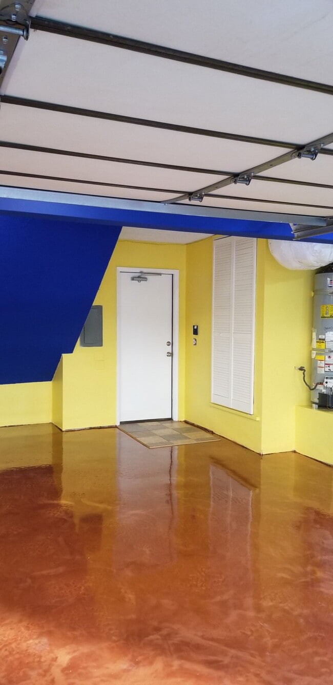 Building Photo - 224 S Marengo Ave