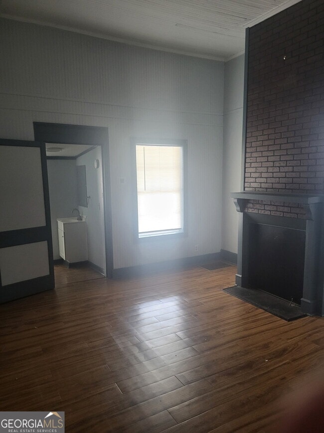 Building Photo - 15 N Zetterower Ave