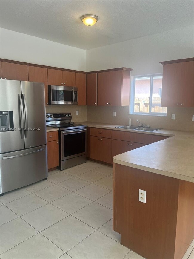 Building Photo - 1304 SE 7th Ct