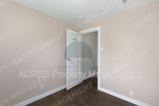 Building Photo - 15446 21st Ave SW